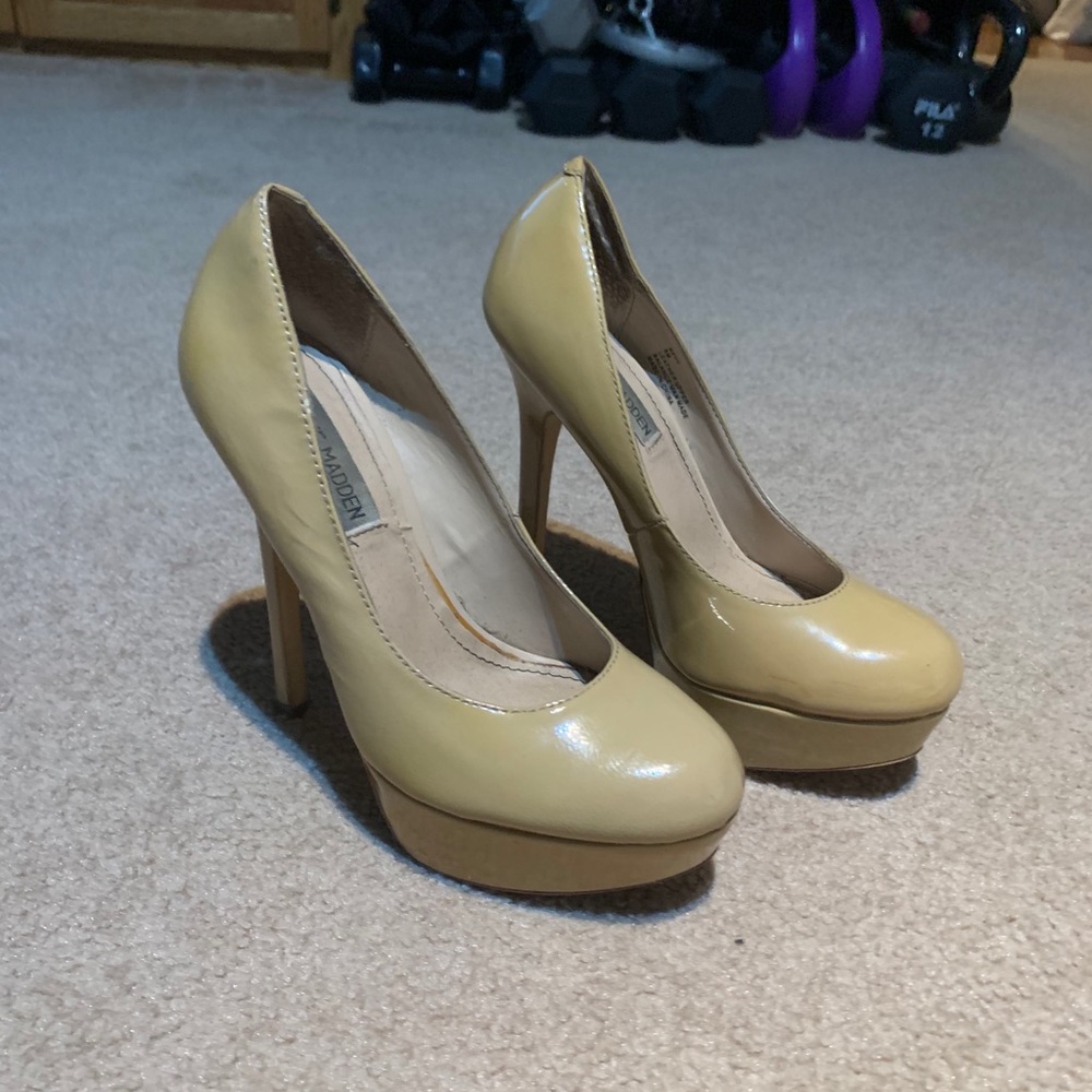 Steve Madden Bevv Nude Pumps. Size: 6.